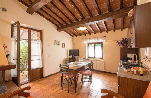 Popoltaio-Schiacciato Villa | Cosy apartment in villa for 4 people with pool, WIFI, A/C, TV, patio and parking
