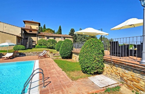 San Casciano in Val di Pesa Apartment | Cosy apartment with WIFI, pool, TV, pets allowed, panoramic view, parking, close to Greve In Chianti
