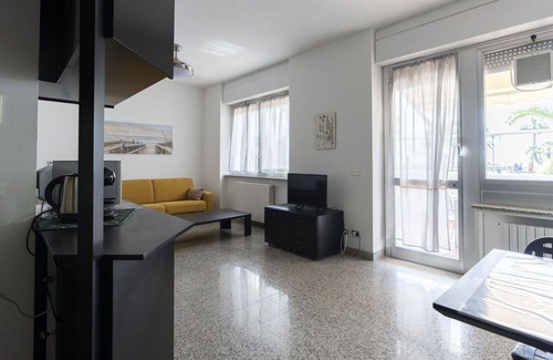 Marina di Andora Apartment | Cosy apartment for 7 guests with WIFI, TV, terrace, pets allowed and parking
