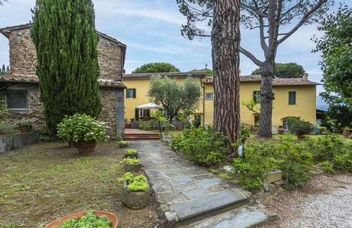 Monsummano Terme Villa | Cosy apartment in villa with WIFI, private pool, TV, patio, pets allowed and parking