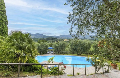 Monsummano Terme Villa | Cosy apartment in villa with WIFI, private pool, TV, patio, pets allowed and parking