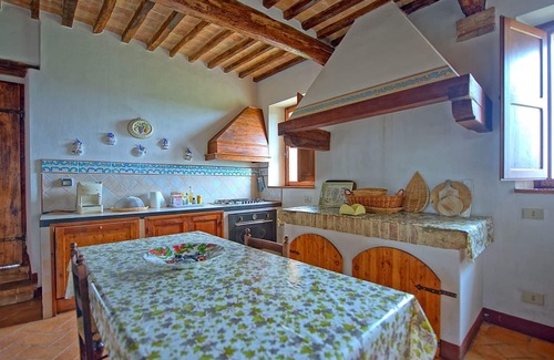 Monteroni d'Arbia Apartment | Cosy apartment for 2 people with WIFI, pool, panoramic view and parking, close to Siena