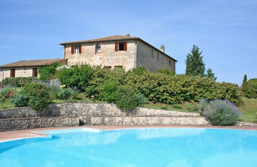 Monteroni d'Arbia Apartment | Cosy apartment for 2 people with WIFI, pool, panoramic view and parking, close to Siena