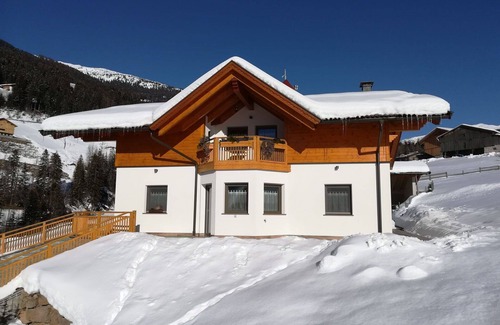 Sarentino Apartment | Cosy apartment for 4 people with WIFI, TV, terrace and parking