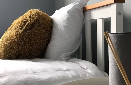 Whalley Apartment | Cosy Apartment, 2 Minutes Walk Into Whalley Village Centre