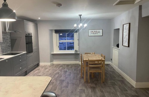 Taddington Apartment | Cosy Apartment Above Village Pub