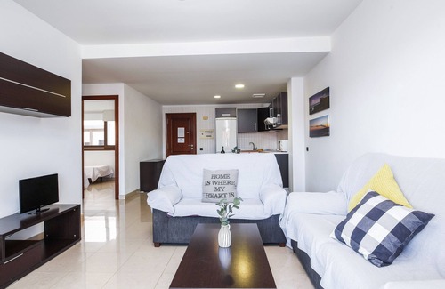 El Cotillo Apartment | Cosy Apartment “Apartamento Callao 11” with Wi-Fi, Terrace & Shared Pool