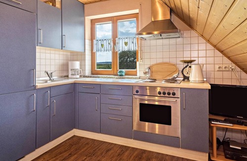 Bermatingen Apartment | Cosy Apartment "Dachsberg Maisonette" with Shared Garden and Wi-Fi