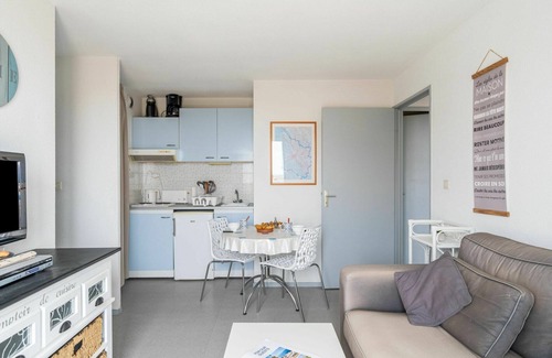 Lacanau-Ocean Apartment | Cosy apartment for 4 people with WIFI, pool, TV, terrace, pets allowed and parking