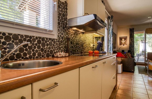 Nans-les-Pins Apartment | Cosy apartment for 4 guests with WIFI, pool, TV, terrace and parking
