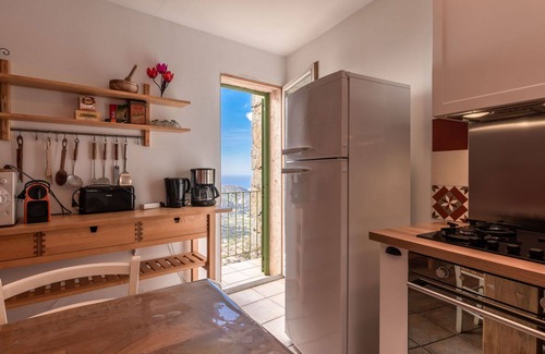 SantʼAntonino Apartment | Cosy apartment for 6 people with WIFI, TV, terrace, panoramic view and parking