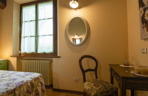 Stabbia Apartment | Cosy apartment for 4 people with pool, WIFI, TV, patio, pets allowed, panoramic view and parking