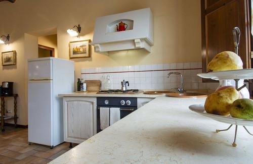Stabbia Apartment | Cosy apartment for 4 people with pool, WIFI, TV, patio, pets allowed, panoramic view and parking