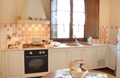 Stabbia Apartment | Cosy apartment for 6 people with WIFI, pool, TV, patio, pets allowed, panoramic view and parking