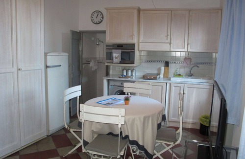 Finalborgo Apartment | Cosy apartment for 2 people with WIFI, A/C, TV, balcony, pets allowed and parking