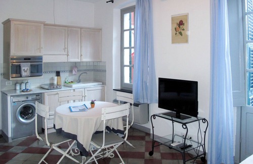 Finalborgo Apartment | Cosy apartment for 2 people with WIFI, A/C, TV, balcony, pets allowed and parking