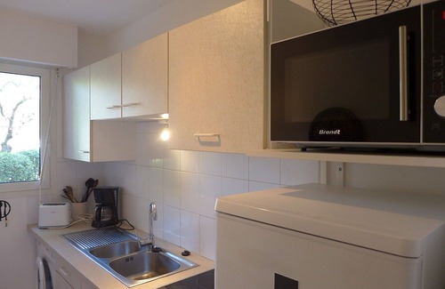 Valescure Apartment | Cosy apartment for 2 guests with pool, WIFI, TV, terrace and parking