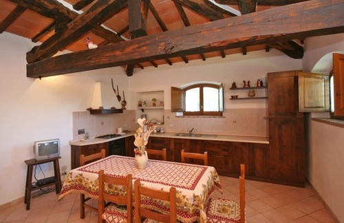Gallina Apartment | Cosy apartment for 5 people with pool, WIFI, TV, panoramic view and parking, close to Montepulci.