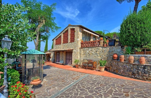 San Gimignano Apartment | Cosy apartment for 2 guests with A/C, WIFI, pool, TV, panoramic view and parking