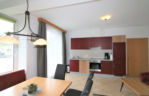 Stumm Apartment | Cosy apartment for 10 people with pool, WIFI, TV, terrace and pets allowed