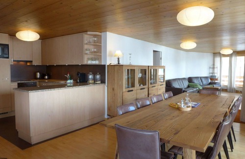 Murren Apartment | Cosy apartment for 10 guests with WIFI, TV and balcony