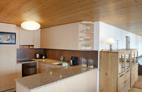 Murren Apartment | Cosy apartment for 10 guests with WIFI, TV and balcony
