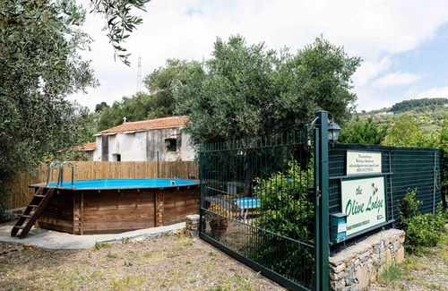 Civezza Apartment | Cosy apartment for 10 guests with WIFI, pool, patio and pets allowed
