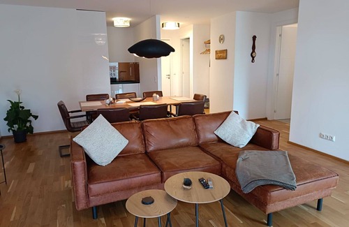 Poertschach am Woerthersee Apartment | Cosy apartment for 2 guests with WIFI, TV, balcony and pets allowed
