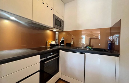 Poertschach am Woerthersee Apartment | Cosy apartment for 2 guests with WIFI, TV, balcony and pets allowed