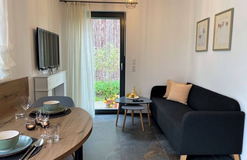 Ueberlingen Apartment | Cosy apartment for 2 guests with WIFI, TV, terrace and parking