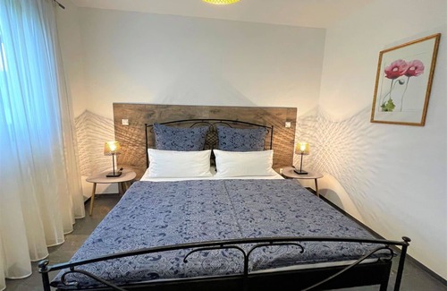 Ueberlingen Apartment | Cosy apartment for 2 guests with WIFI, TV, terrace and parking