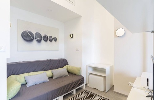 Ceriale Apartment | Cosy apartment for 2 guests with WIFI, A/C, TV, balcony and pets allowed