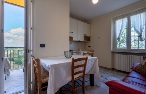 Vinchio Apartment | Cosy apartment for 2 guests with WIFI, A/C, pool, terrace, pets allowed, panoramic view and park.