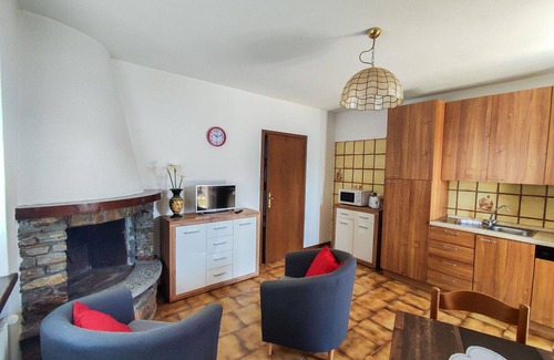 Dongo Apartment | Cosy apartment for 2 people with hot tub, WIFI, pool, TV and patio