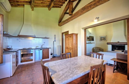 Castelnuovo Berardenga Apartment | Cosy apartment for 2 guests with A/C, pool, TV, panoramic view and parking, close to Siena