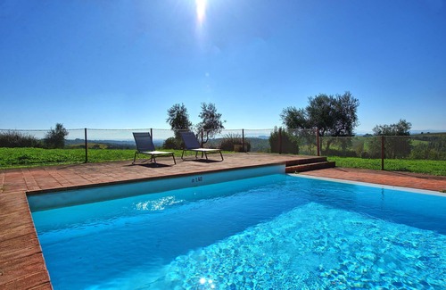 Castelnuovo Berardenga Apartment | Cosy apartment for 2 guests with A/C, pool, TV, panoramic view and parking, close to Siena