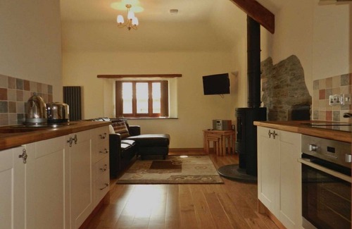 Fivelanes Apartment | Cosy apartment for 2 people with WIFI, hot tub, TV, patio and pets allowed