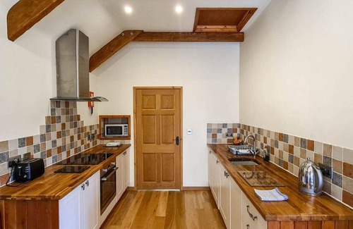Fivelanes Apartment | Cosy apartment for 2 people with WIFI, hot tub, TV, patio and pets allowed