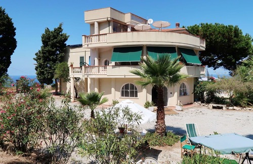 Santa Domenica Apartment | Cosy apartment for 2 people with WIFI, TV, terrace and parking