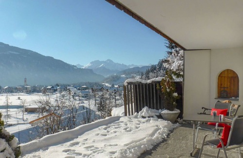 Laax Apartment | Cosy apartment for 2 people with WIFI, TV, terrace, pets allowed, panoramic view and parking