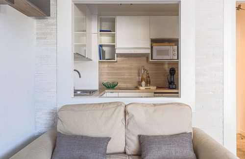 Cimiez Apartment | Cosy apartment for 2 people with WIFI, A/C, TV, terrace, pets allowed and panoramic view