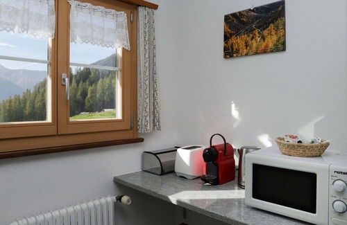 Frauenkirch Apartment | Cosy apartment for 3 guests with WIFI, TV, terrace, panoramic view and parking