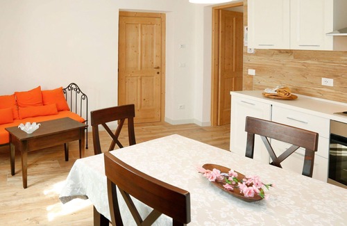 Raveo Apartment | Cosy apartment for 3 people with WIFI, TV, patio and parking