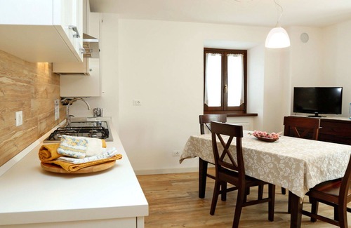 Raveo Apartment | Cosy apartment for 3 people with WIFI, TV, patio and parking