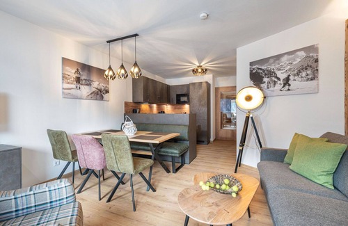 Viehhofen Apartment | Cosy apartment for 4 guests with WIFI, pool, TV, terrace, pets allowed and parking