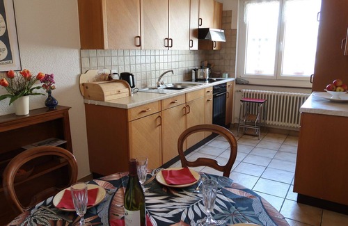 Fribourg Apartment | Cosy apartment for 4 guests with WIFI, TV, patio and parking