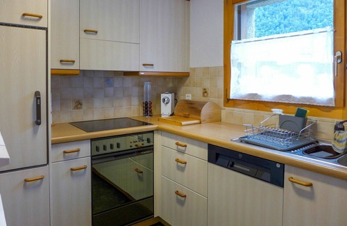 Martisberg Apartment | Cosy apartment for 4 guests with WIFI, TV, balcony, pets allowed, panoramic view and parking