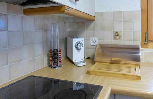 Martisberg Apartment | Cosy apartment for 4 guests with WIFI, TV, balcony, pets allowed, panoramic view and parking