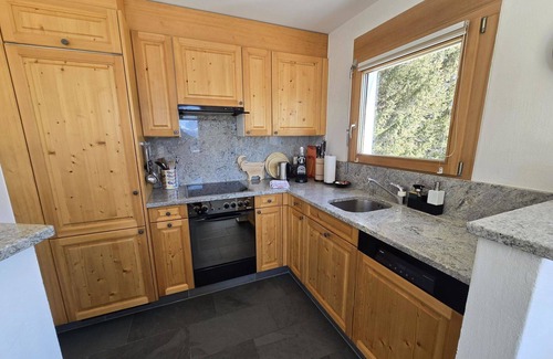 Valbella Apartment | Cosy apartment for 4 guests with WIFI, TV and balcony