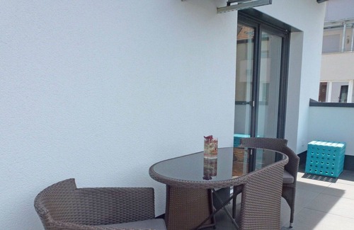 Offenburg Apartment | Cosy apartment for 4 people with WIFI, A/C, TV, balcony and parking